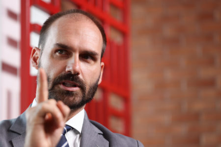 Deputado Eduardo Bolsonaro (PL-SP) é entrevistado no estúdio Metrópoles -- Metrópoles