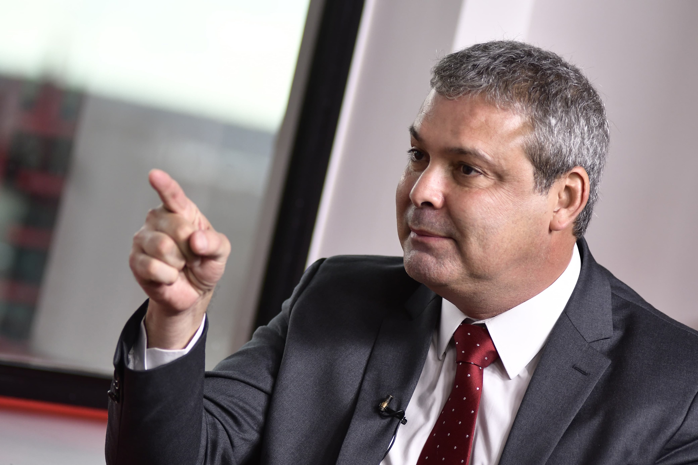 Deputado Lindbergh Farias (PT) é entrevistado pelo colunista Paulo Cappelli no estúdio Metrópoles