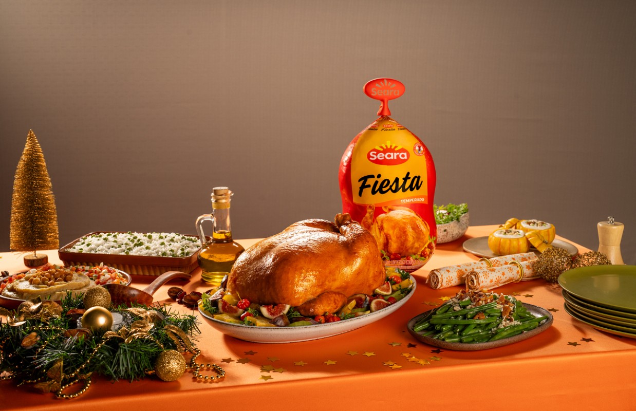 Fotografia colorida mostrando mesa de ceia-Metrópoles