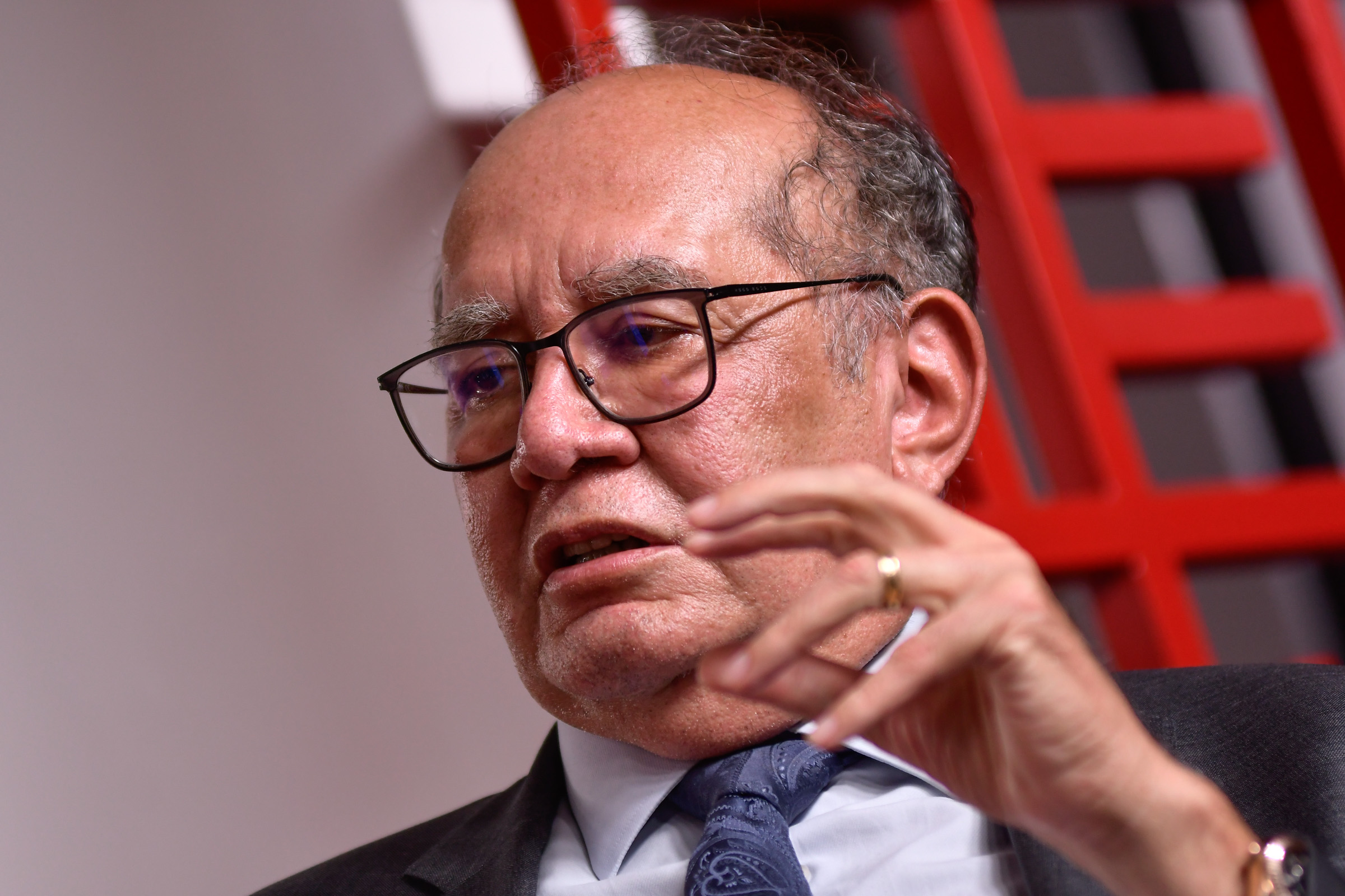 Gilmar Mendes, Ministro do Supremo Tribunal Federal (STF), é entrevistado pelo colunista Paulo Cappelli e a repórter Manoela Alcântara no estúdio Metrópoles