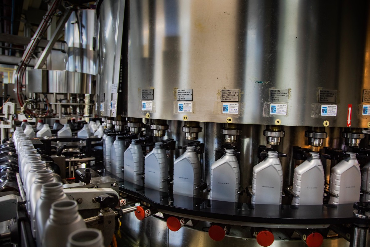 Fotografia colorida mostrando fábrica de lubrificantes-Metrópoles