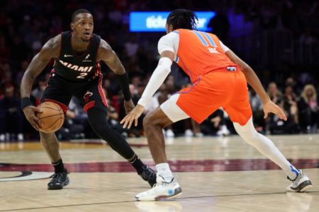 Imagem colorida de duelo entre Heat e Thunder, pela NBA- Metrópoles