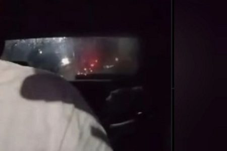 Imagem colorida, uber fotografando o momento durante a homofobia praticada por um passageiro - Metrópoles