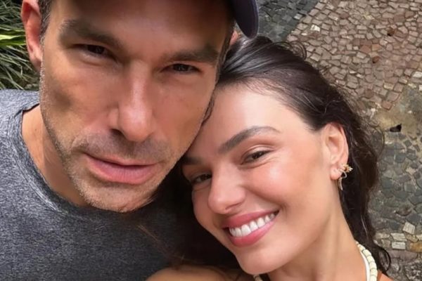 Casados! Isis Valverde e Marcus Buaiz oficializam a união no civil - Metrópoles