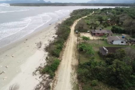Após a semana do Natal, dados da Cetesb mostram que 13 novas praias do litoral de São Paulo estão impróprias para banho - Metrópoles