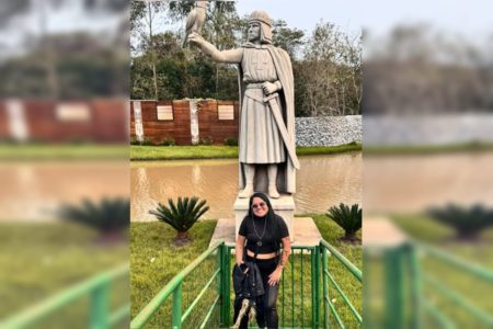 Foto colorida praça
