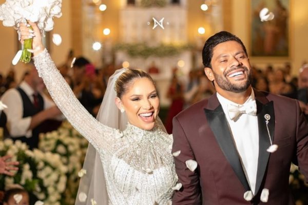 Imagem de Camila Ângelo e Hulk Paraíba celebrando casamento em Campina Grande