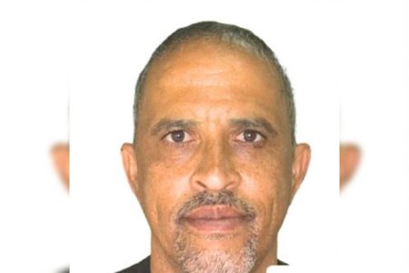 Retrato de André Luiz Dias Maia, 47 anos, indivíduo acusado de estuprar uma adolescente de 13 anos