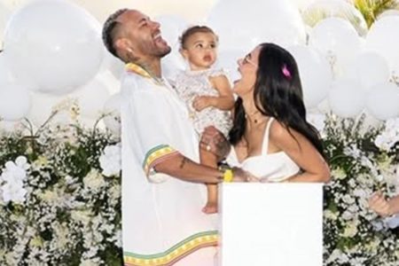 Neymar, Mavie e Bruna Biancardi são clicados durante chá revelação da segunda filha do casal - Metrópoles