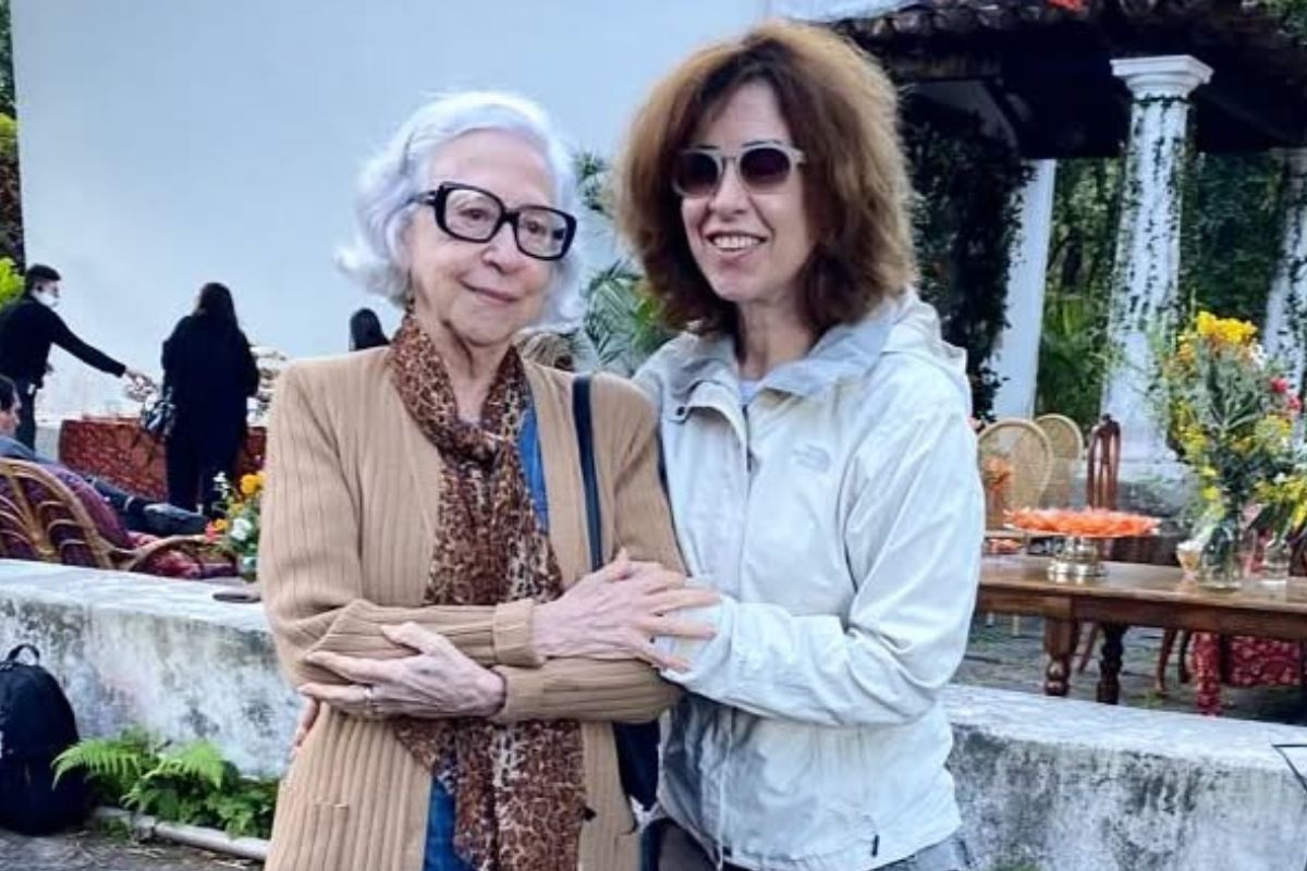 Foto colorida de Fernanda Montenegro e Fernanda Torres