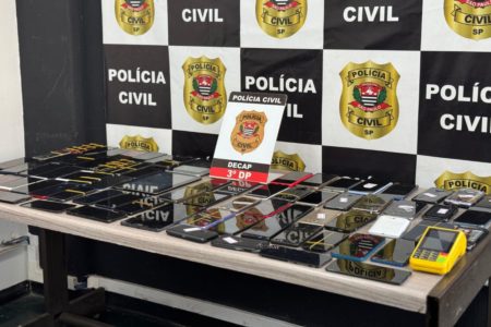 Operação Big Mobile, da Polícia Civil, recuperou celulares roubados e furtados em endereços no centro da capital paulista - Metrópoles