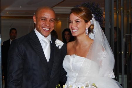 Imagem colorida de Roberto Carlos e Mariana Lucon - Metrópoles