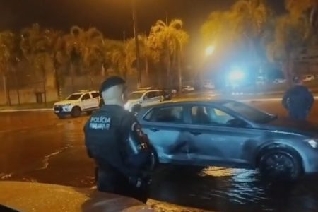 Imagem colorida de abordagem policial