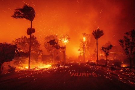 Imagem colorida, incêndios em Los Angeles, Califórnia - Metrópoles