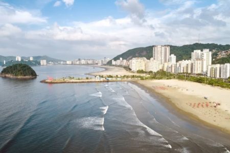 Primeiro relatório da Cetesb de 2025 aponta que 51 das 175 praias do litoral de São Paulo estão impróprias para banho - Metrópoles
