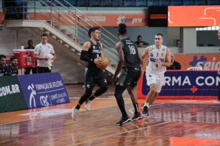 Imagem colorida do jogo Brasília Basquete x São José, pelo NBB