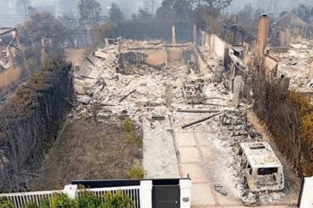 A casa do casal Miles Teller e Keleigh Teller após incêndios em Pacific Palisades, Los Angeles (EUA) - Metrópoles