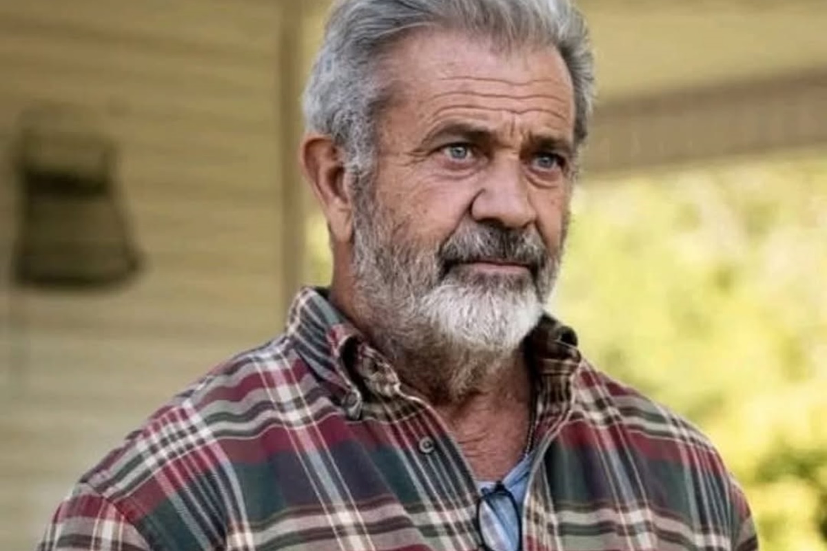 Mel Gibson posa sério para as redes sociais - Metrópoles