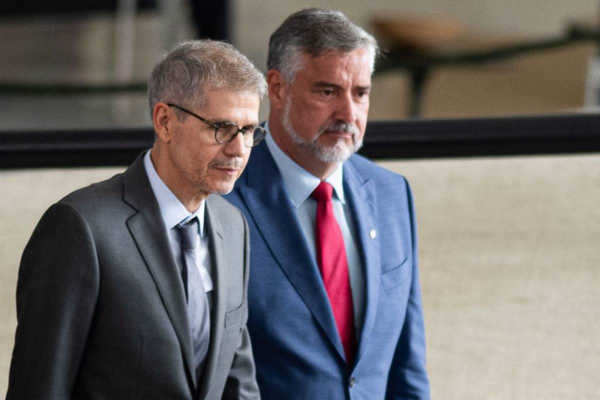 Imagem colorida mostra Sidônio Palmeira e Paulo Pimenta - Metrópoles