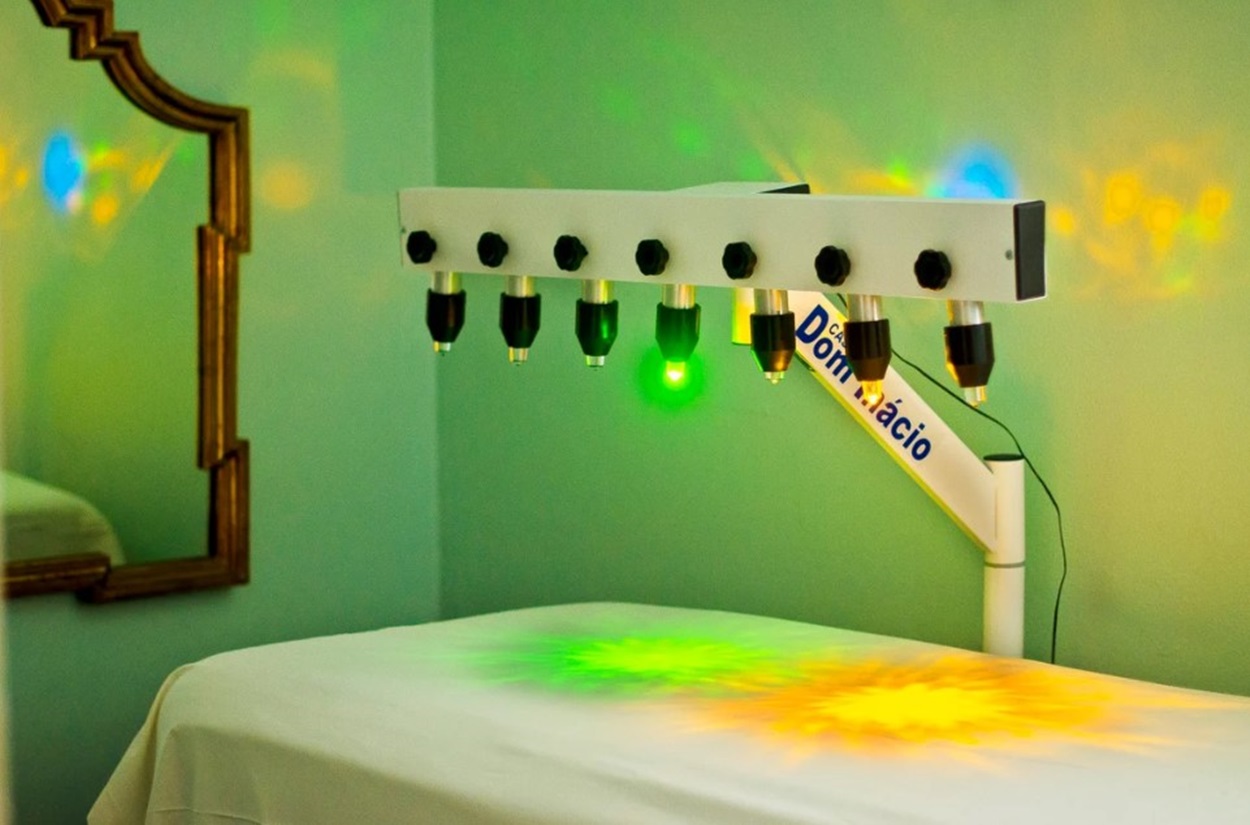 Foto colorida de cama do João de Deus - Metrópoles