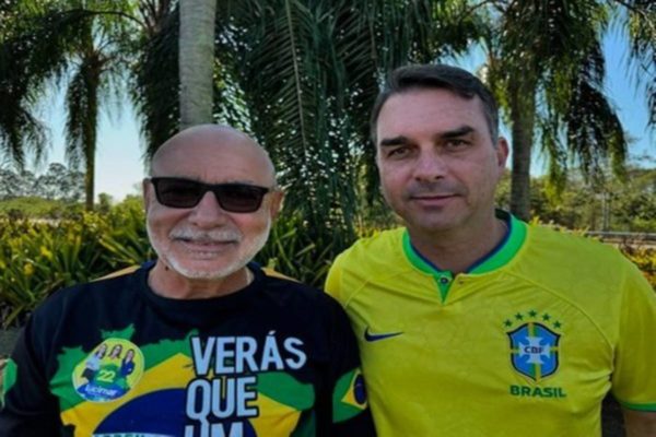 Imagem colorida de Fabrício Queiroz e Flávio Bolsonaro - Metrópoles