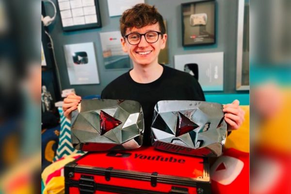 Foto do youtuber Jack Welsh, que caminhou 250 mil passos em uma semana. Metrópoles