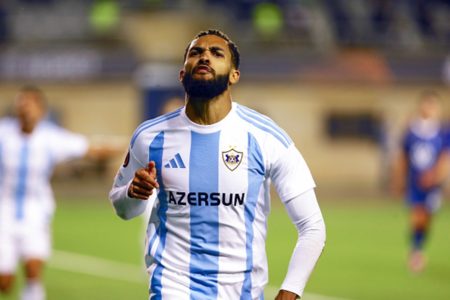 imagem colorida de Juninhono Qarabag - Metrópoles