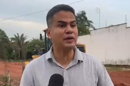 Foto colorida do prefeito Calvet Filho - Metrópoles