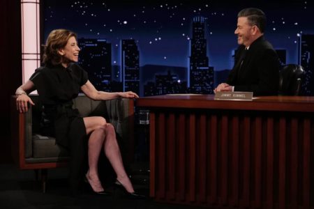 Foto colorida de Fernanda Torres e Jimmy Kimmel - Metrópoles