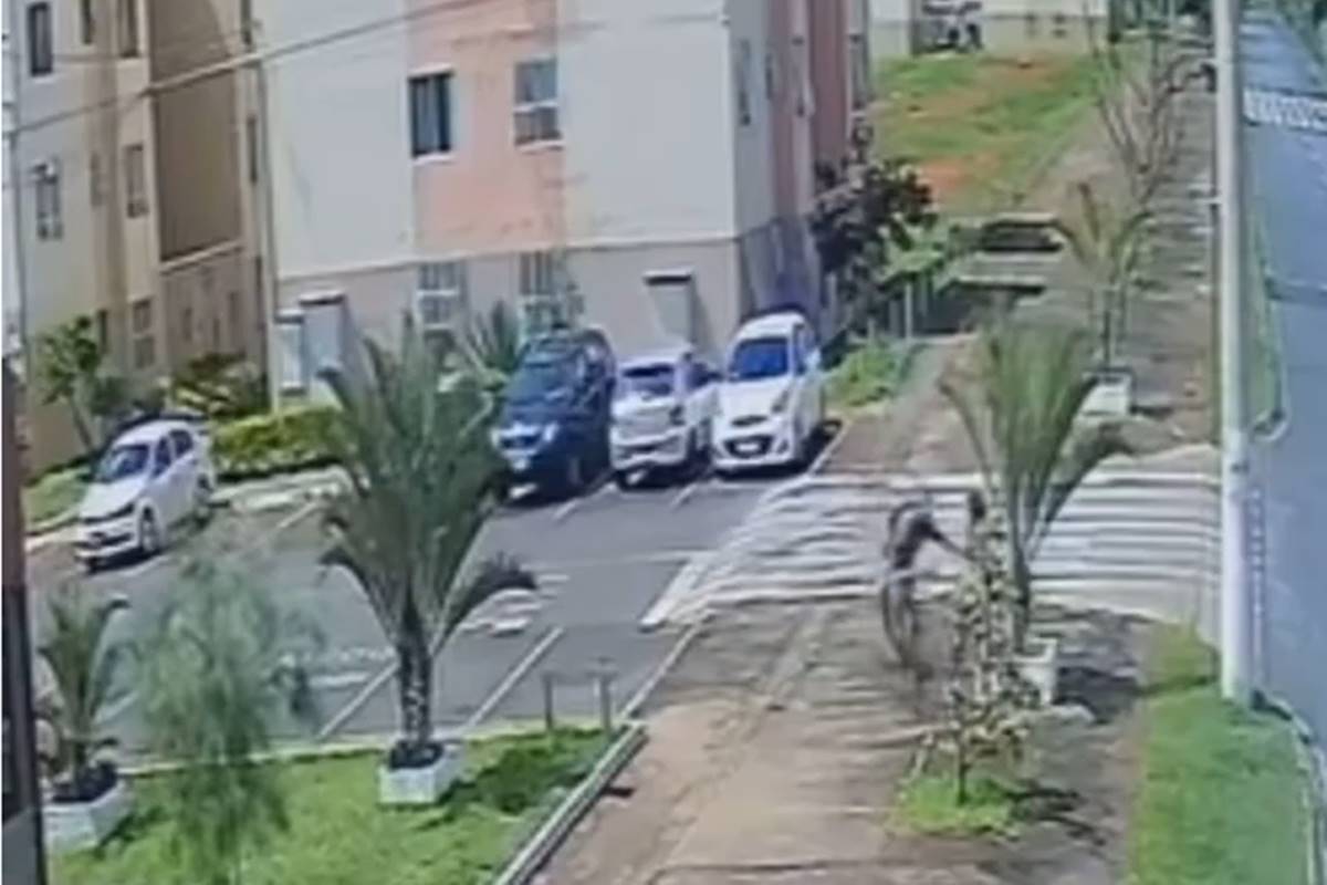 Bandido ataca mulher em bicicleta