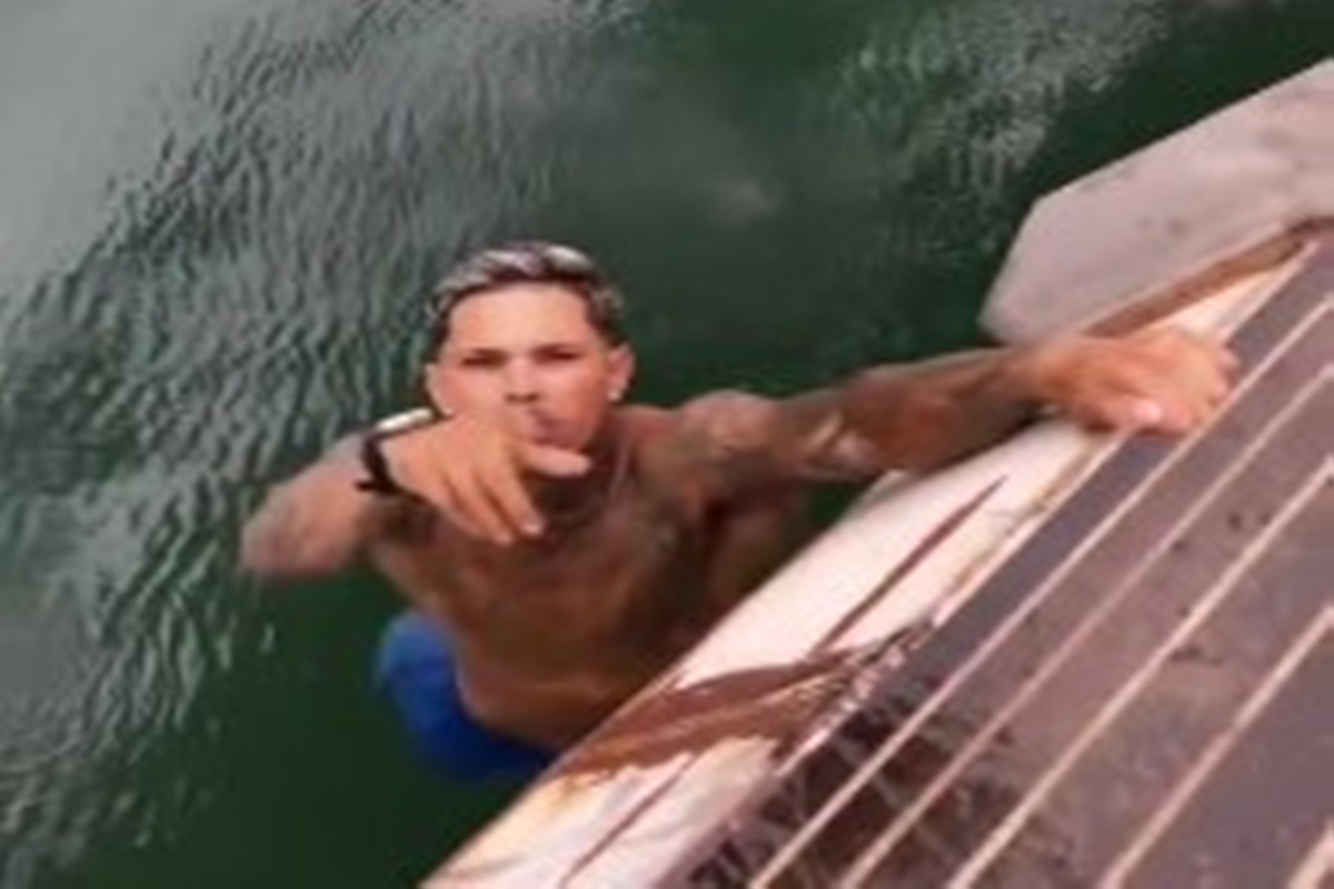 Homem faz vídeo pendurado na Ponte JK