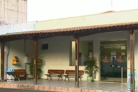 Caso foi registrado como tentativa de feminicídio. Suspeito estava alterado quando foi encontrado e, após negociação, foi preso em flagrante - Metrópoles