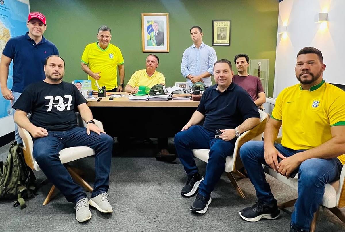 Bolsonaro assiste posse de Trump acompanhado de aliados