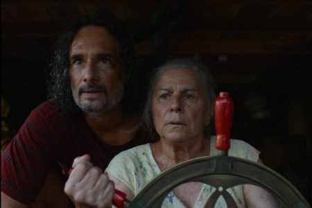 Foto colorida de Rodrigo Santoro no filme O Último Azul - Metrópoles