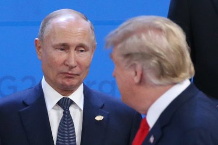 Imagem colorida mostra Vladimir Putin e Donald Trump - Metrópoles