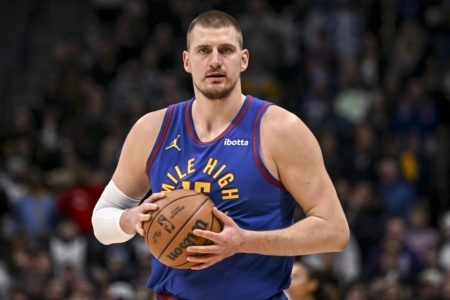 Foto colorida de Nikola Jokic, atleta do Denver Nuggets - Metrópoles