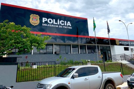 PM rezava na Estrada Domingos Stocco, em Itatiba (SP), quando foi surpreendido por tiros. Motorista se irritou com a atitude religiosa - Metrópoles