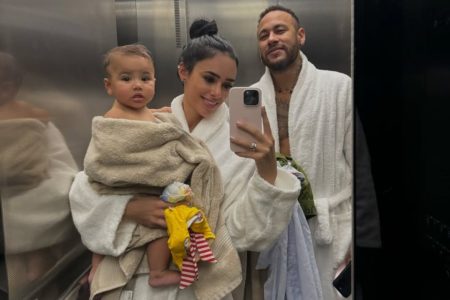 Foto colorida de Neymar Jr., Bruna Biancardi e Mavie - Metrópoles