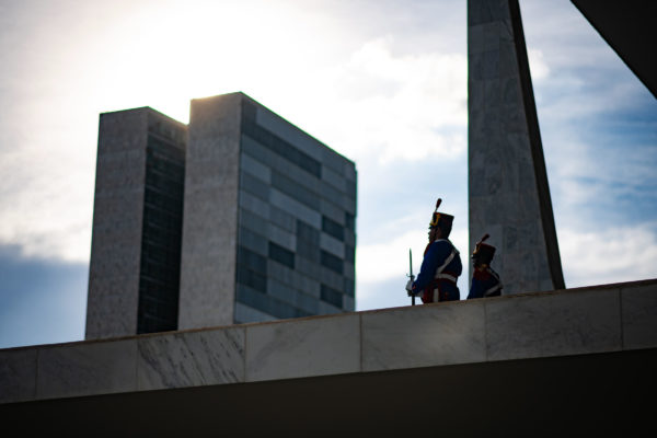 Vista do Congresso Nacional com Palácio do Planalto em primeiro plano Metrópoles