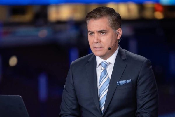 Imagem colorida de Jim Acosta - Metrópoles