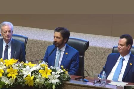 Imagem colorida mostra, da esquerda para a direita, o conselheiro do TCM-SP Domingos Dissei, o prefeito de SP, Ricardo Nunes, e o secretário de Governo e Relações Institucionais do estado de São Paulo, Gilberto Kassab - Metrópoles