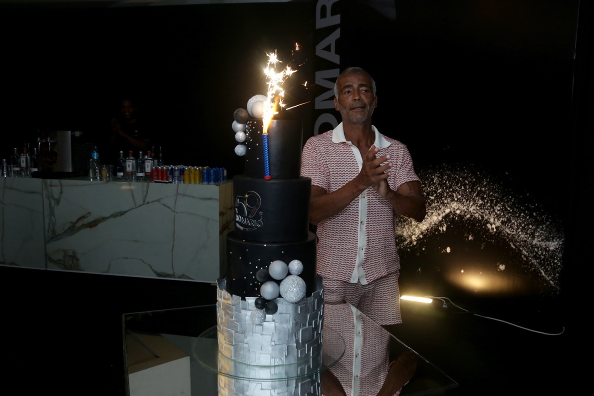 Romário posa em sua festa de comemoração dos seus 59 anos - Metrópoles