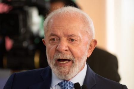 Imagem colorida de Lula - Metrópoles