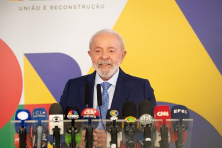 Imagem colorida de Lula - Metrópoles
