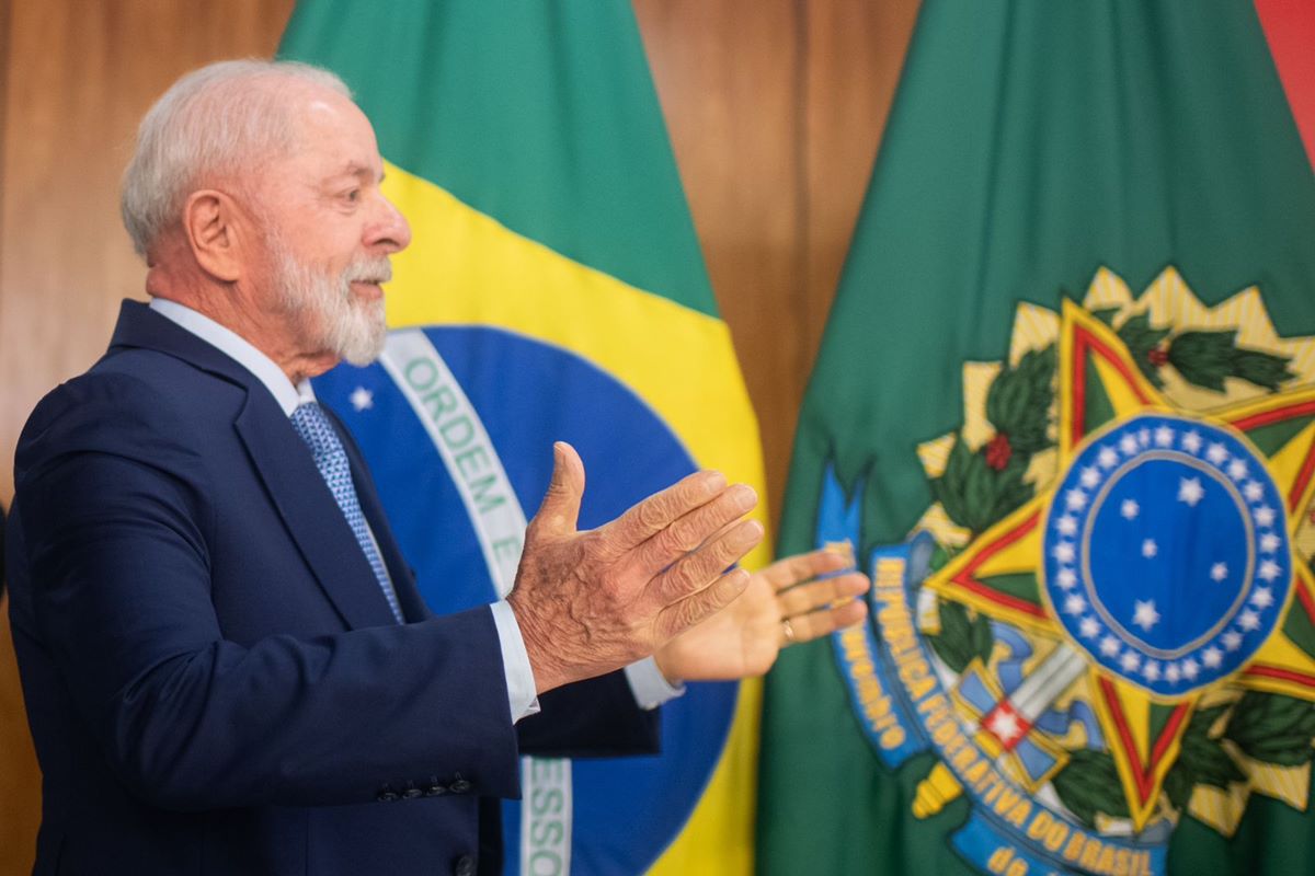 Imagem colorida de Lula - Metrópoles