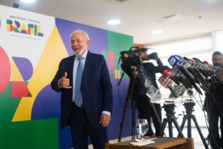 Imagem colorida de Lula - Metrópoles