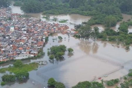 Marginal Tietê tem pontos de alagamento intransitáveis. Capital paulista teve três córregos extravasados durante chuva de sexta-feira (31/1) - Metrópoles