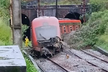 Está interrompido, neste domingo, o trecho entre as estações Francisco Morato e Campo Limpo Paulista. Trem descarrilou em Botujuru no sábado - Metrópoles