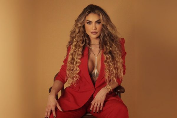 Imagem colorida da ex-bailarina Natacha Horana