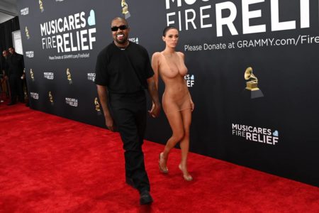Foto colorida de Bianca Censori e Kanye West - Metrópoles